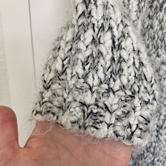 Fluffy thick knit cardigan - Picture 2 of 6